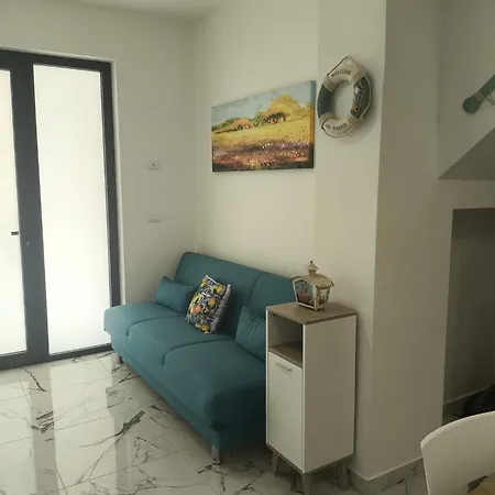 Camurria House *
